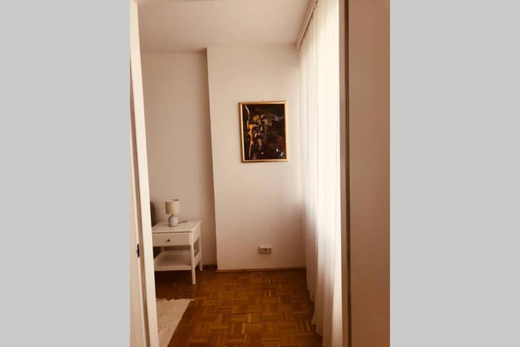 Mitten Im Achten. Zentrale Wohnung In Wien 외부 사진