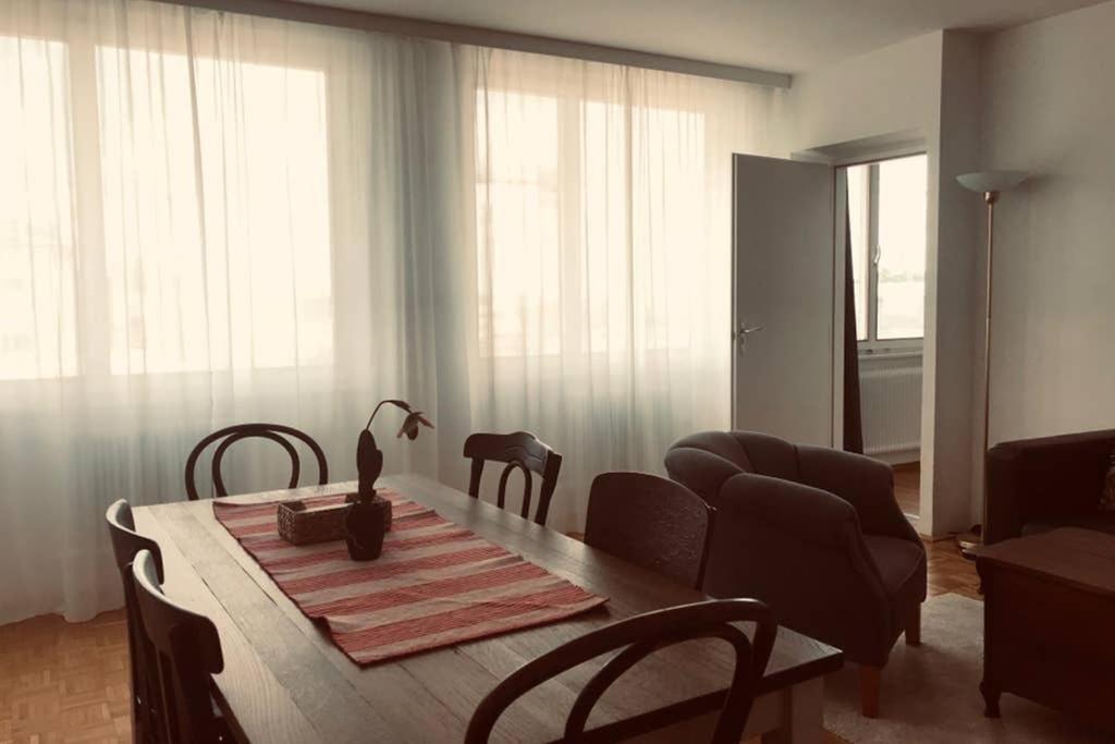 Mitten Im Achten. Zentrale Wohnung In Wien 외부 사진