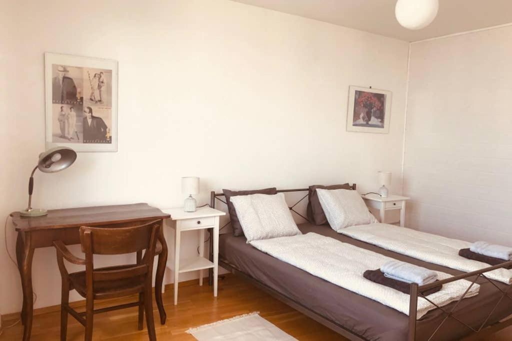 Mitten Im Achten. Zentrale Wohnung In Wien 외부 사진